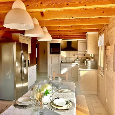 Charming Family For 8 People, With Private Hot Tub 木屋 *