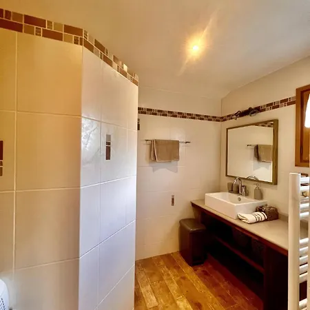 Chalet Charming Family For 8 People, With Private Hot Tub Les Clefs